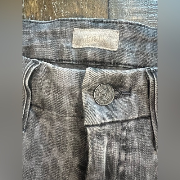 MOTHER Jeans High Waisted Looker, Bad Cat! Black Leopard Print, Size 26 - Picture 6 of 12